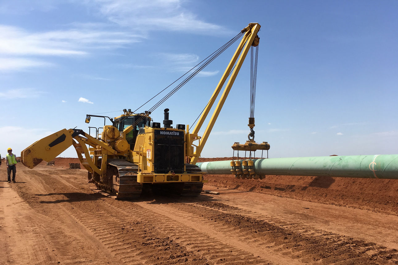 Komatsu pipelayer machine for oil and gas pipeline installation